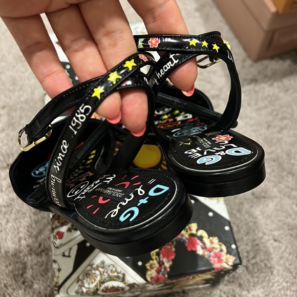 BNIB Dolce & Gabbana graffiti black leather pointy toe strap flats sandals shoes - Picture 5 of 7